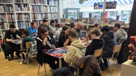 Joueurs et joueuses découvrant de nouveaux jeux de société